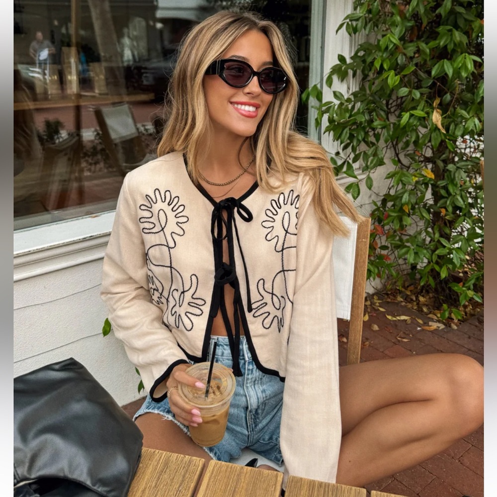 Embroidered Cropped Light Jacket
